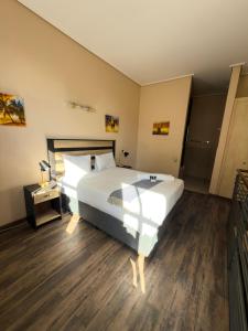 Postel nebo postele na pokoji v ubytování Stylish Mapungubwe Loft Apartment