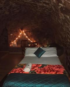 En eller flere senge i et værelse på Vaga Copper Castle