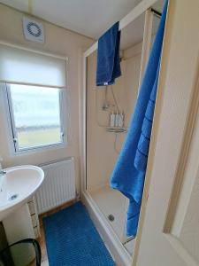 Phòng tắm tại Julie and Shaun's