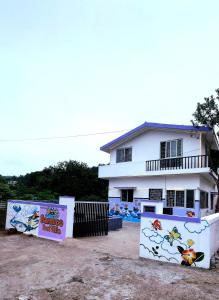 a white house with a fence in front of it at Bamboo Private Homestay Yercaud in Yercaud +4 photos