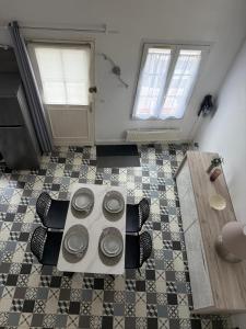 a room with a kitchen with a table and windows at Maison aux portes de la Sologne in Marcilly-en-Villette