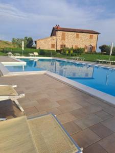 Πισίνα στο ή κοντά στο La Quercia