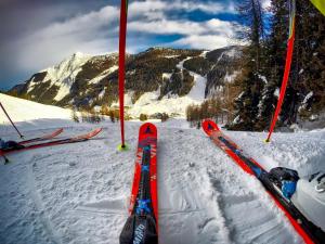 a pair of skis in the snow on a ski slope at Bergliesal in Wildalpen