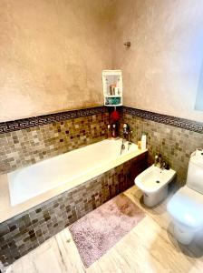 Koupelna v ubytování Superbe villa 3 chambres proche du centre-ville avec piscine privée + 3 fotografie