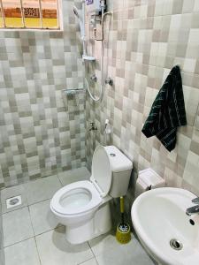 Et badeværelse på Cozy Corner Stay in Moshono, Arusha + 4 billeder