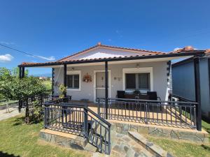 a small white house with a balcony at Kerkini Houses in Kerkíni