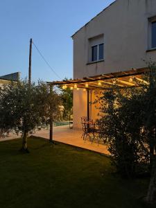 Κήπος έξω από το Maison Villa Nimes 4 Chambres, Piscine et 2 places parkings privés fermés