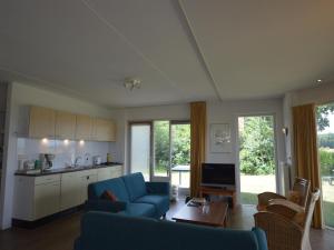 Dapur atau dapur kecil di Restful Holiday Home in Lemele +21 gambar
