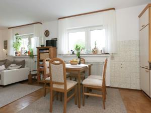 Кухня или мини-кухня в Ferienwohnung in Sellerich
