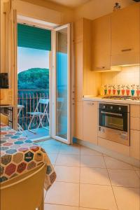 Η κουζίνα ή μικρή κουζίνα στο Sea la Vie Apartment - Orbetello