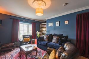 Et opholdsområde på Harbour Master by Keepers Cottages