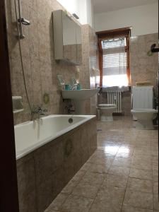 Ένα μπάνιο στο casa alla madonna Refrancore Monferrato- Asti