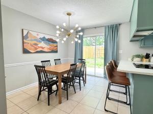 a kitchen and dining room with a table and chairs at Big Sky Bungalow - 5 Beds Sleeps 8 in Valdosta