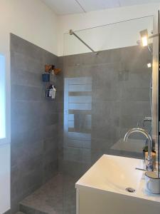 a bathroom with a sink and a shower at Dunes & Vagues, appartement avec balcon vue mer in Fort-Mahon-Plage