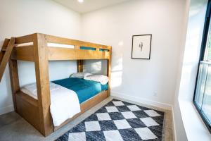Katil atau katil-katil dalam bilik di Moonlight Oaks Retreat