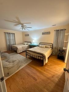 Ένα ή περισσότερα κρεβάτια σε δωμάτιο στο Island Charm, Near Tybee