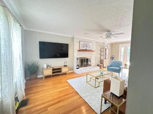 Μια τηλεόραση ή/και κέντρο ψυχαγωγίας στο Island Charm, Near Tybee