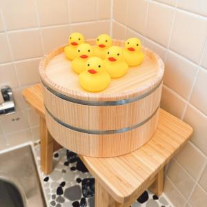 a group of rubber ducks sitting on a stand in a bathroom at Sakura House in Yatomi 