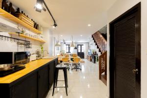 Η κουζίνα ή μικρή κουζίνα στο Ombra House No26