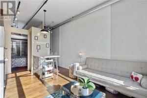 Posezení v ubytování Downtown one bedroom apartment 2