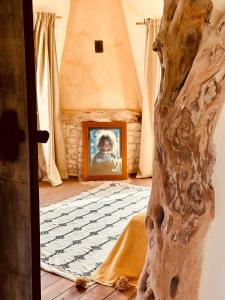 a picture of a person in a room with a rug at Le Hameau des Cascades in Aghnajane