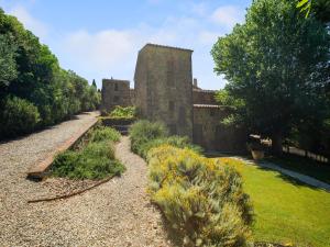 an old stone building with plants in a garden at Charming Retreat in Montorsoli in Pratolino