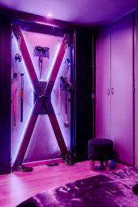 Fotografie z fotogalerie ubytování Love Room Escale du Desir - Balançoire d'amour, Croix de Saint André, Menottes et Fauteuil Tantra - love-room-alsace-67 v destinaci Niederbronn-les-Bains