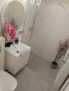 Ένα μπάνιο στο Apartment K18 z balkonem
