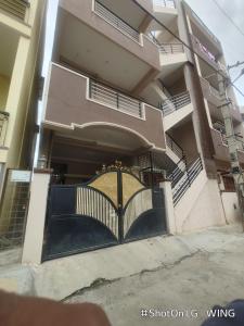 バンガロールにあるUday sahitya homesの門前の建物