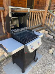 Gril dostupný pro hosty v prázdninového domu + 18 fotografií