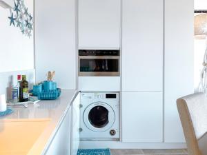 Gallery image of 224 Seafront Terrace with Beach Access in Baja Sardinia +11 photos