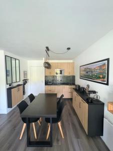 a kitchen and dining room with a table and chairs at Appartement T4 à 200m de la plage in Saint-Jean-de-Luz