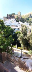 a view of a city with white buildings and trees at Casa abuelo Kalinas in Cazorla