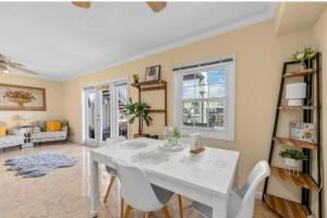 Φωτογραφία από το άλμπουμ του Hidden Gem on bay front σε St Petersburg +19 φωτογραφίες