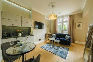 Η κουζίνα ή μικρή κουζίνα στο Luxury Redland 1-Bed - Free Parking