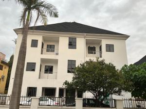 Tòa nhà nơi căn hộ tọa lạc