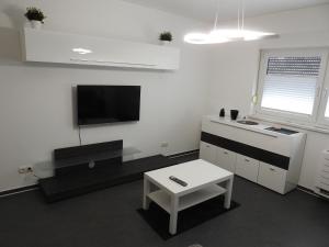 a living room with a tv and a coffee table at Ferienwohnung Am Fischerhof 10a Wernigerode in Wernigerode