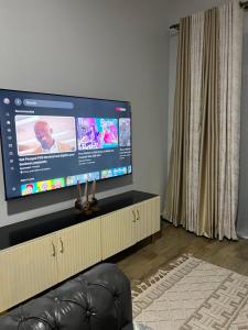 a living room with a large flat screen tv at HA LUXURY 3BEDROOM LAKEVIEW munyonyo in Kampala