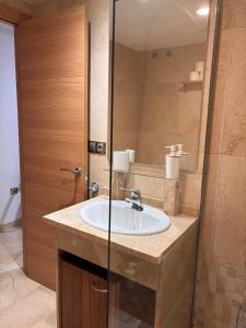 Koupelna v ubytování CASTILLEJA , Casa-Apartamento cerca centro Sevilla Wifi Familias Trabajo Garaje + 43 fotografií