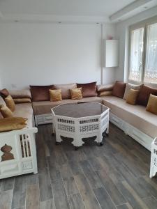 a living room with a couch and a coffee table at appartement avec beau jardin in Blois