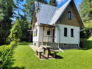a house with a bench in front of it at Chata Bosorečka in Smižany