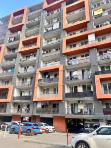 Το κτήριο όπου στεγάζεται  το διαμέρισμα