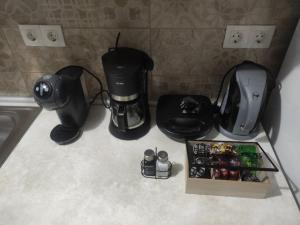 a kitchen counter with a coffee maker and a coffeemaker at Summertimes in Alexandroupoli
