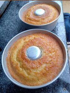 two bowls of food sitting on top of a table at Sítio dona chica in Domingos Martins