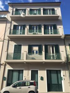 Το κτήριο όπου στεγάζεται  το διαμέρισμα