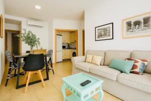 a living room with a couch and a table at Apartamento Ría Punta Umbría in Punta Umbría