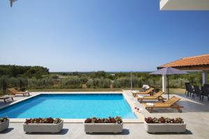 Foto de la galería de Villa Euphoria Mit Pool, Sauna Und Whirlpool en Višnjan