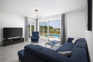 Μια τηλεόραση ή/και κέντρο ψυχαγωγίας στο Villa Euphoria Mit Pool, Sauna Und Whirlpool