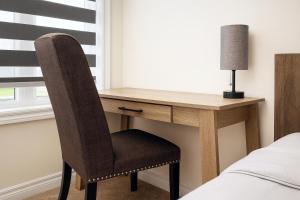 Ảnh trong thư viện ảnh của 2024 Built Elegant 3BR Kleinburg Vaughan Townhouse with Free Parking, WiFi, Full Kitchen, Laundry, Near Canada's Wonderland! Perfect for Family Travel, Group Trips & Work Stays! ở Vaughan