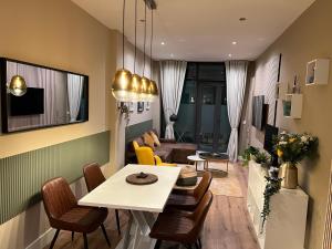 Posezení v ubytování Private Room in Stunning Shared Apartment Newly Refurbished